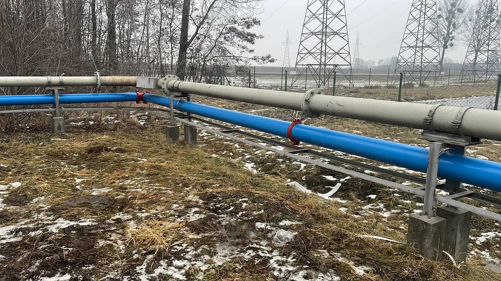 New DN200 compressed air line with Victaulic couplings running alongside the existing pipeline
