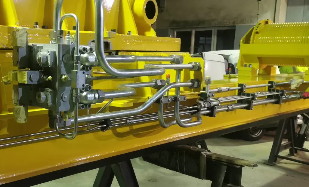 Vibratory hammer hydraulic installation